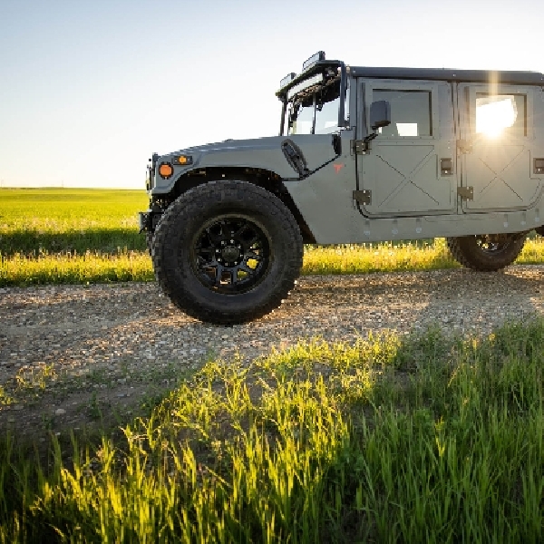 Berjantung Tesla, Humvee Klasik ini Jadi EV Bertenaga Buas 600 HP