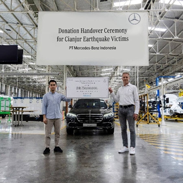 Mercedes-Benz Indonesia Salurkan Donasi Senilai Rp 750 juta Korban Bencana Cianjur