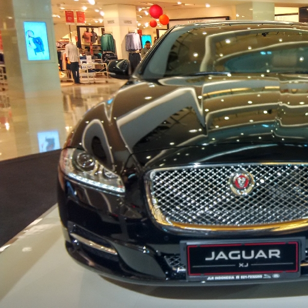 Jaguar Land Rover Jalin Kerjasama dengan Garuda Indonesia