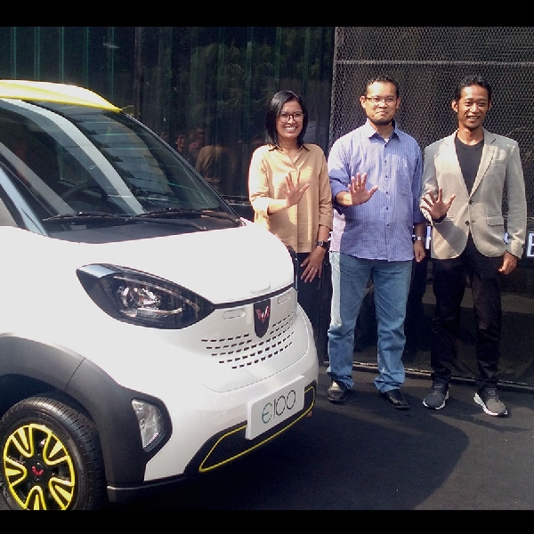 Wuling Perkenalkan Smart Car E100 dan E200 di Indonesia Electric Motor Show 2019