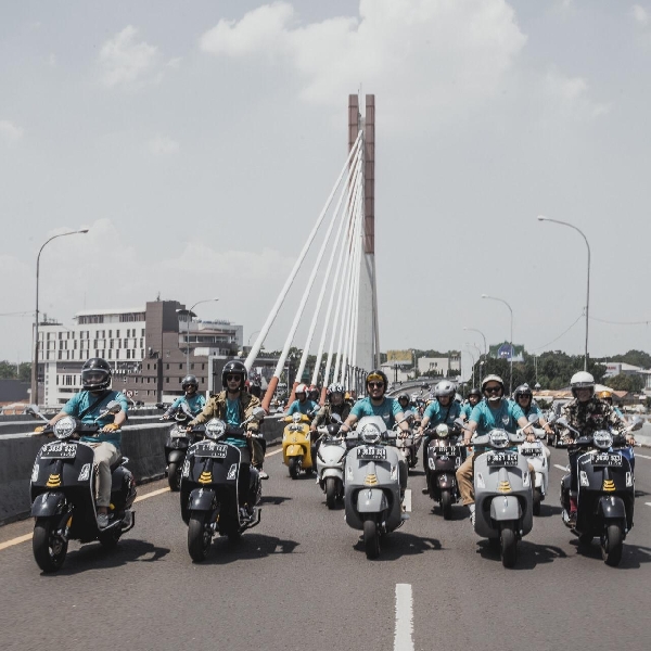 Vespa GTS Super Tech 300 Menyapa Para Pecinta Vespa di Bandung 