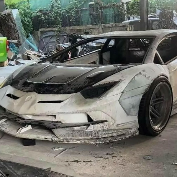 Inilah Tampilan Replika Lamborghini Aventador Berbasis Toyota Crown Tua