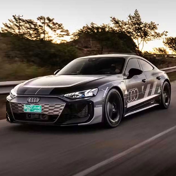 Intip 5 Keunggulan Audi RS e-tron GT 2025 Dibandingkan Pendahulunya