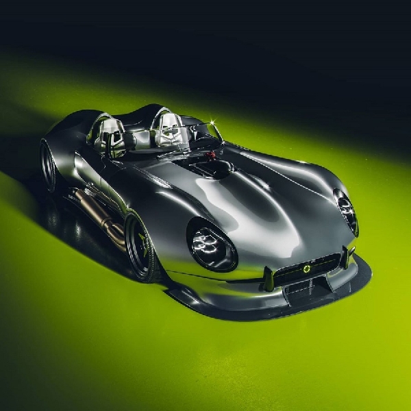 Desain Retro-Futuristik Jaguar E-Type "Hot Rod”