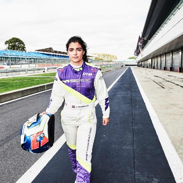 F1: Jamie Chadwick Ingin Jadi Pembalap Wanita F1 Pertama dalam Beberapa Tahun ke Depan