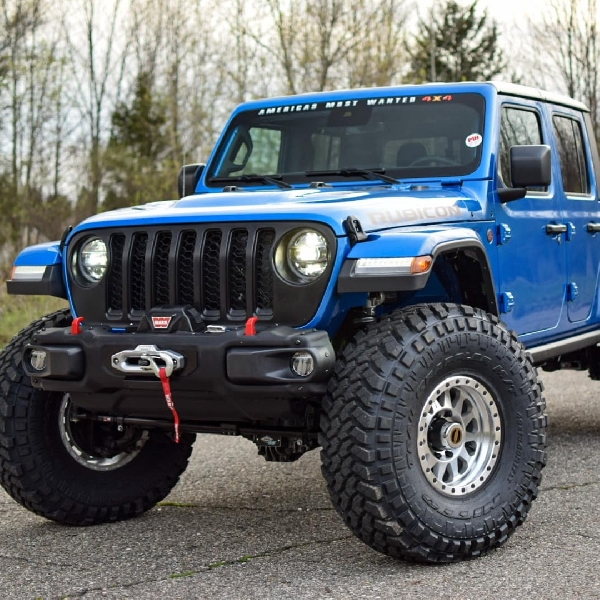 Berontak Garang, Jeep Gladiator Cangkok Mesin HEMI 6.8L V8 Plus Kaki-kaki Gambot