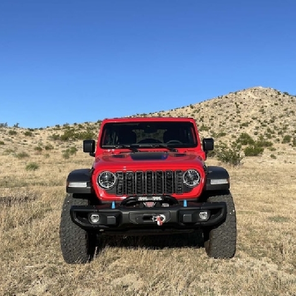 Jeep Wrangler 2024 Lebih Kekar dengan Ban 35 Inchi dari Paket Xtreme Recon