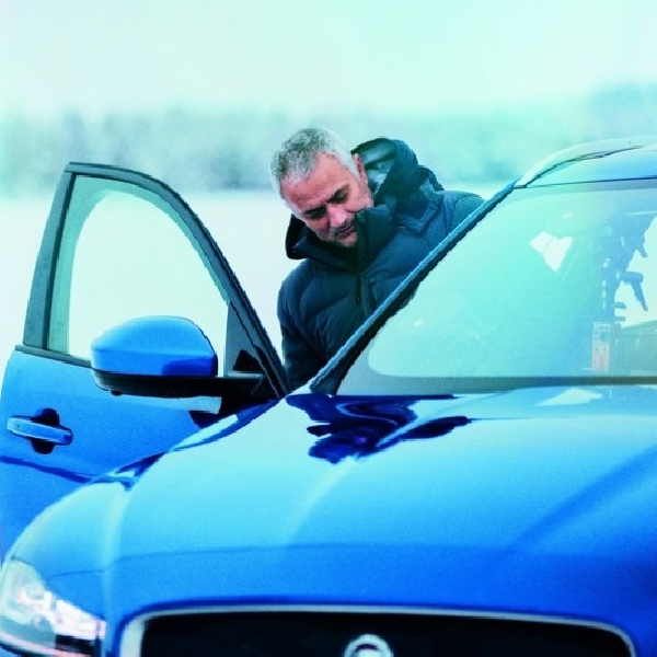 Jose Mourinho Jajal Ketanguhan Prototipe Jaguar F-Pace S