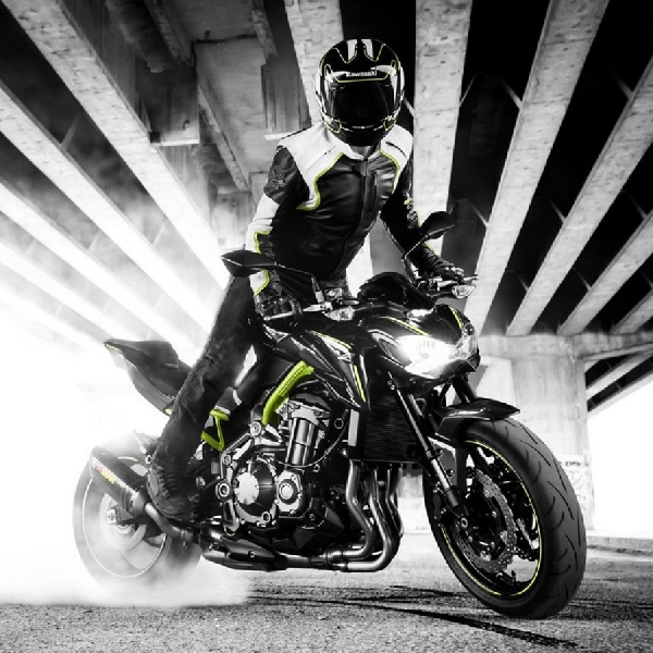 Kawasaki Z900 Naked Bike Baru 4 Silinder