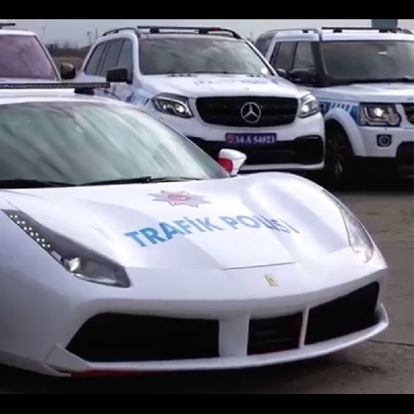 Kepolisian Turki Kini "Menunggangi" Ferrari, Porsche Dan Bentley Untuk Operasional