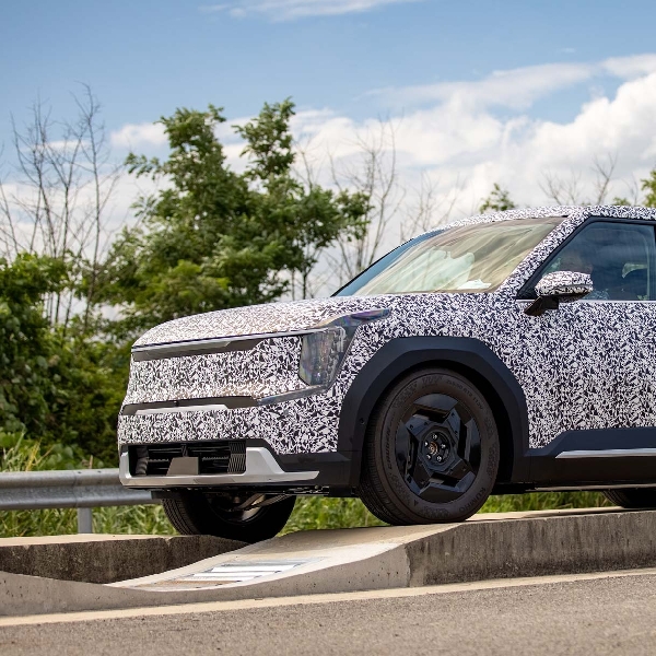 Spy Shot: Kia Uji Coba SUV Listrik EV9 Di Medan Ekstrim