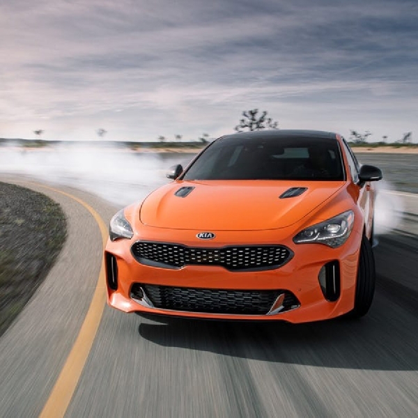 KIA Stinger GTS dengan Warna Mad Orange, Punya Mode Drift Loh