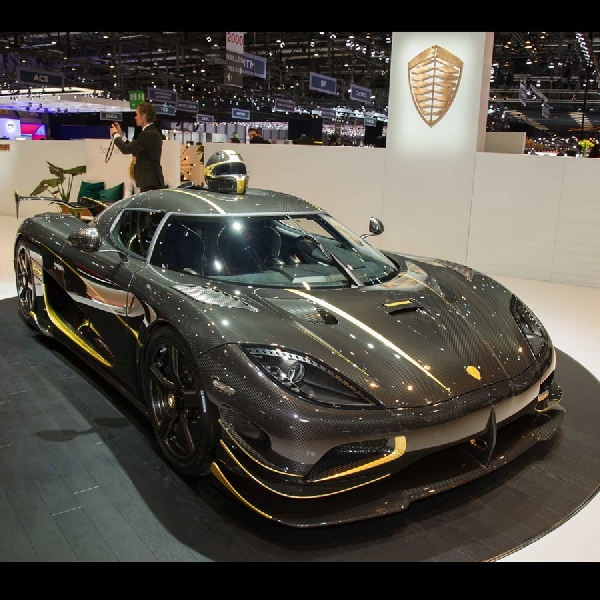 Koenigsegg Agera RS Gryphon - Hypercar 1.360 HP bertabur Emas