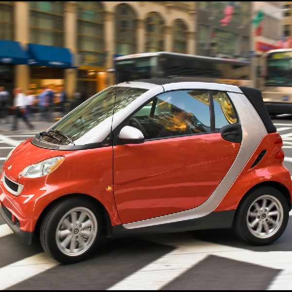 Kompartemen Mesin Bermasalah, Smart Fortwo Kena Recall