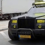 Konversi Gila Modifikasi Rolls-Royce Phantom 6x6