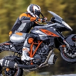 KTM 1290 Super Duke GT Siap Tantang BMW dan Ducati