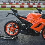 KTM RC450 Dapat Versi Terbaru, Kini Pakai Mesin Dua Silinder!