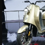 Unik Bergaya Lawas Ala 50-an, Ini Skuter Listrik Buatan MV Agusta-Kymco