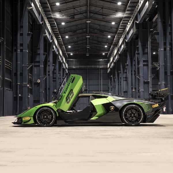Lamborghini Essenza SCV12, Mobil Pertama yang Adopsi Carbon Fiber Roll Cage