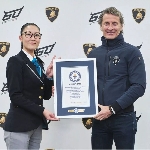 Lamborghini Pecahkan Guinness World Record Untuk Parade Supercarnya