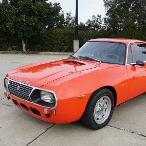 Lancia Fulvia Sport, Mobil Langka nan Unik Bermesin V4 - blackxperience.com