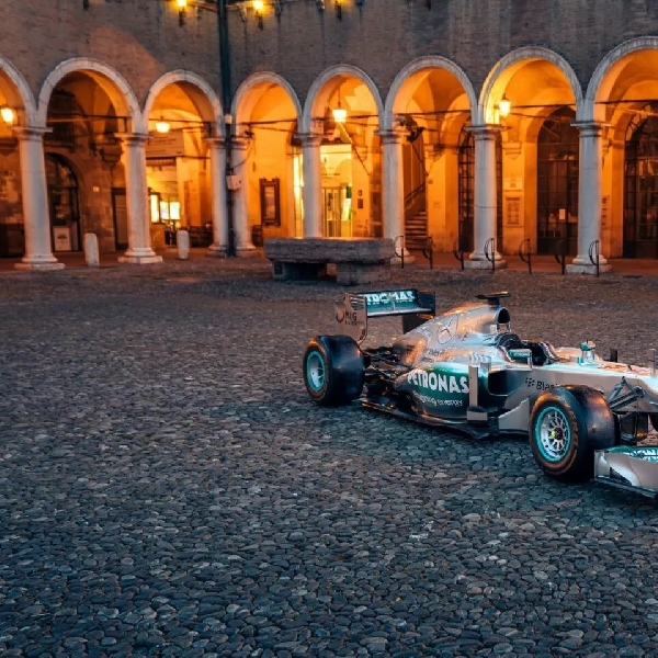 Mobil Balap F1 Mercedes Milik Lewis Hamilton Ini Laku Dilelang, Harganya Fantastis