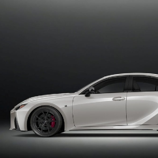 Lexus IS Ultimate Edition 2025 Debut, Edisi Terakhir Sebelum Diskontinu
