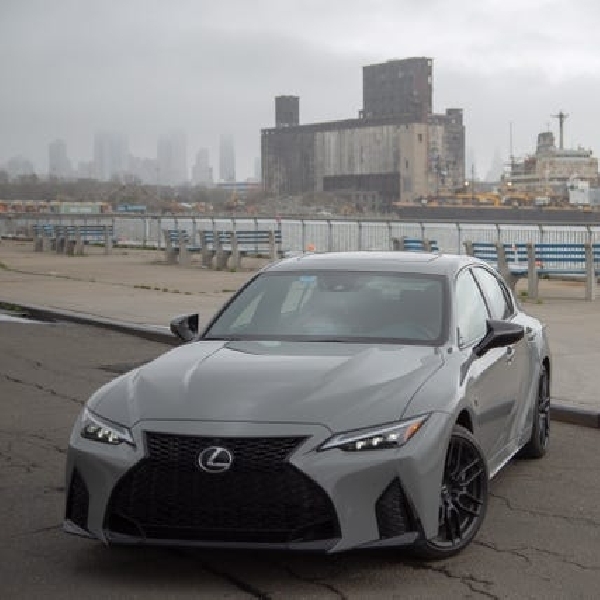 Lexus Akan Matikan Seluruh Model IS dan RC 