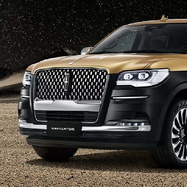 Lincoln Navigator Black Gold Edition Debut di China