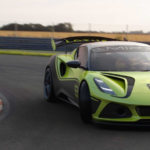 Mobil Balap Lotus Emira GT4 Debut Dengan Bobot Lebih Ringan