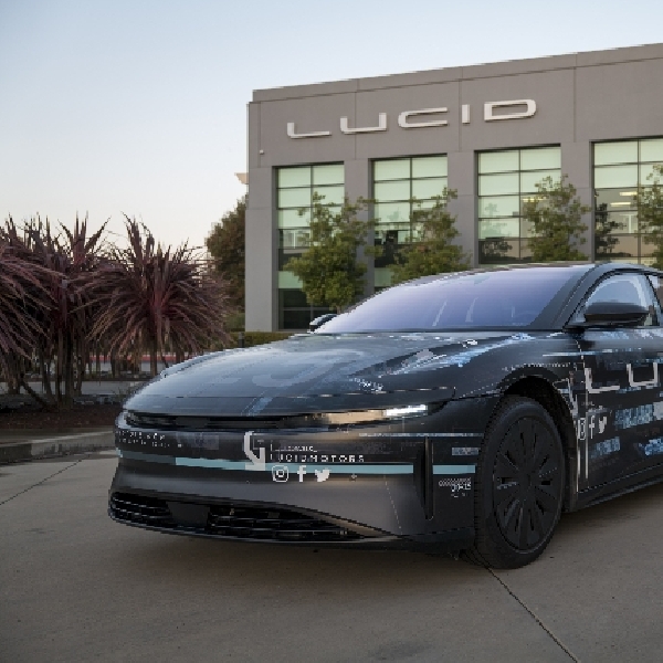 Bersaing dengan Tesla, Lucid Pangkas Harga Tiga Sedan EV 