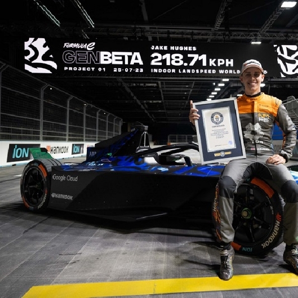 Mobil Modifikasi Formula E Cetak Rekor “World Indoor Lane Speed”