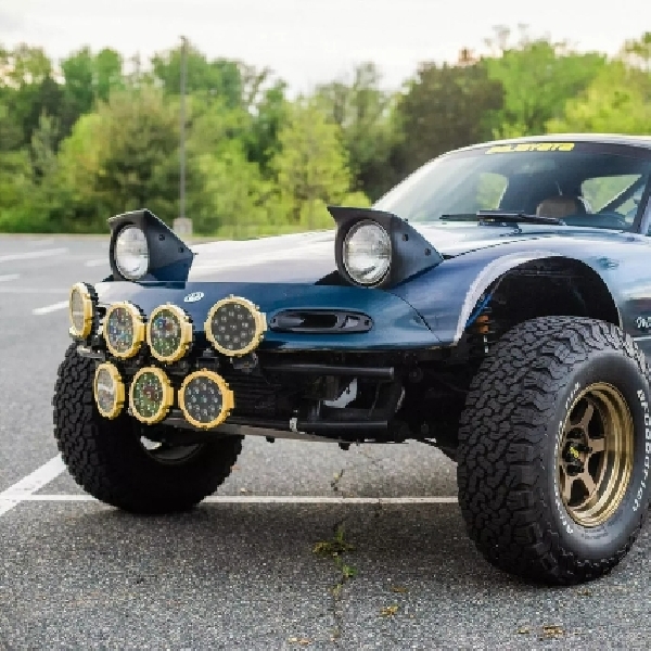 Mazda MX-5 Miata jadi Monster Offroad, intip Ubahannya