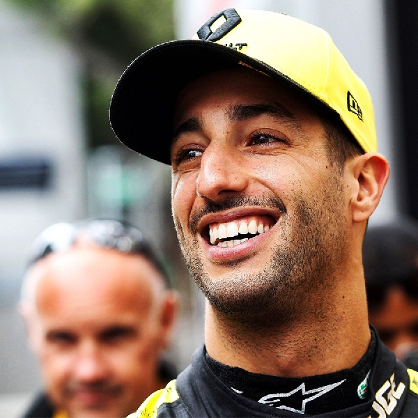 Menyulitkan Pembalap Mercedes, Ricciardo: Saya Menikmatinya