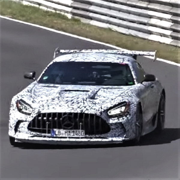 Mercedes AMG GT Test Ride di Nurburgring, Sayap Besar Jadi Fokus