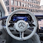 Mercedes Benz Buka Dealer Mobil Listrik Pertama di Jepang