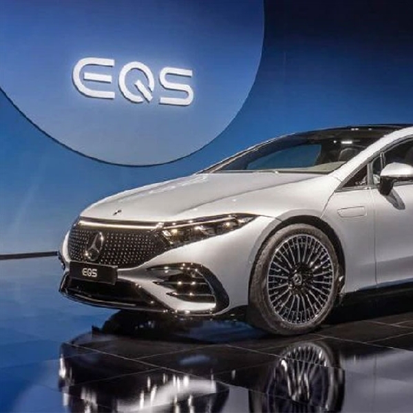 Mercedes-Benz EQS Di-recall Karena Pengemudi Bisa Nonton TV