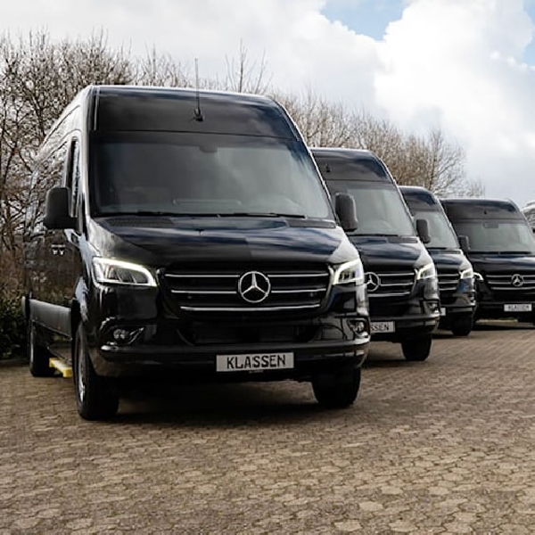 Keren! Mercedes Sprinter Disulap Menjadi Kantor Mewah Dengan Toilet Dan Bar