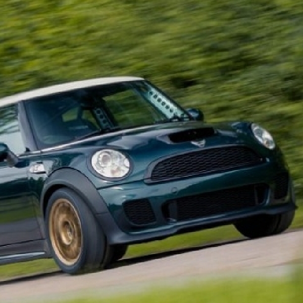 Kecil Kecil Cabe Rawit! Mini Cooper S Dicekoki Mesin V8 BMW M3 Melesat 414 HP