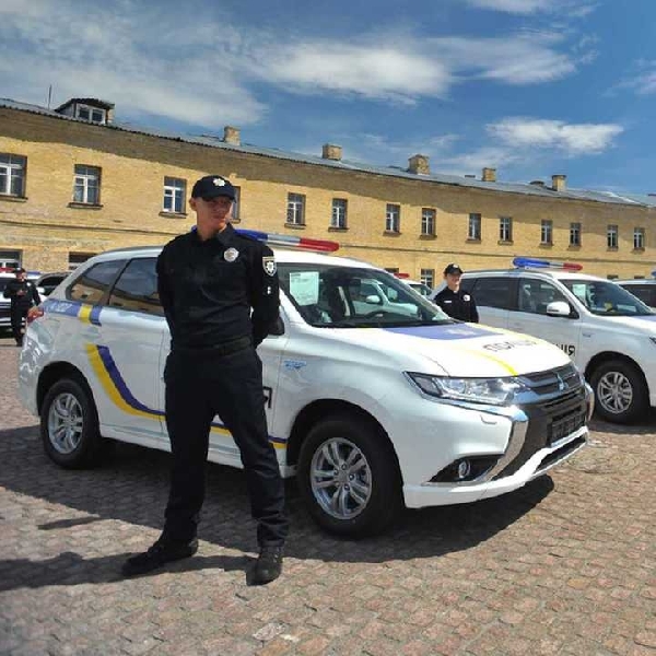 Mitsubishi Kirim 635 Unit Outlander PHEV Kepada Polisi Ukraina