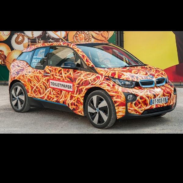 Modifikasi BMW i3 Spaghetti Car Mirip Cover Guns N Roses