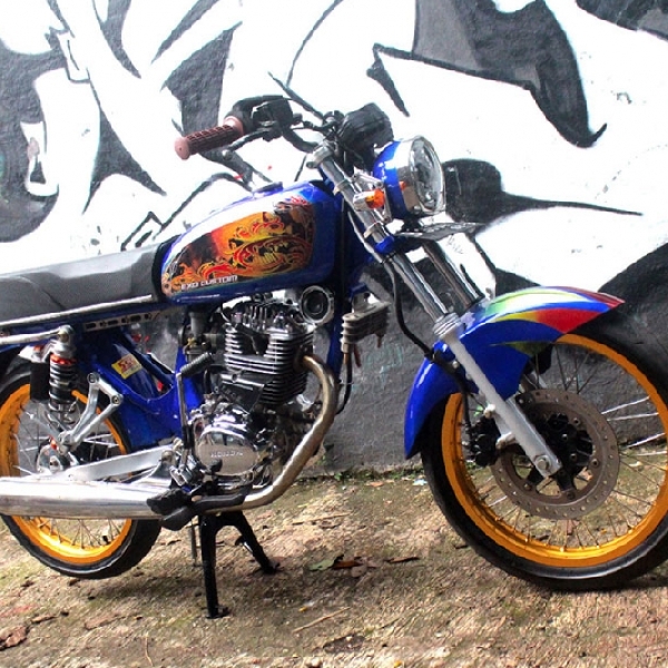 Modifikasi Honda CB100 1973, Tampil Gaya Dibalut Ubahan dan Part Istimewa