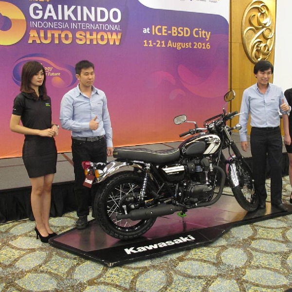 Motor Klasik Kawasaki W800 Meluncur di GIIAS 2016