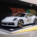 Museum Porsche Rayakan 50 Tahun Kehadiran 911 Carrera RS 2.7