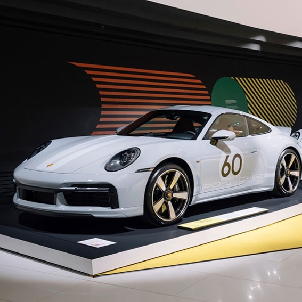 Museum Porsche Rayakan 50 Tahun Kehadiran 911 Carrera RS 2.7