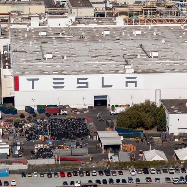 Pabrik Tesla Freemont Kembali Dibuka