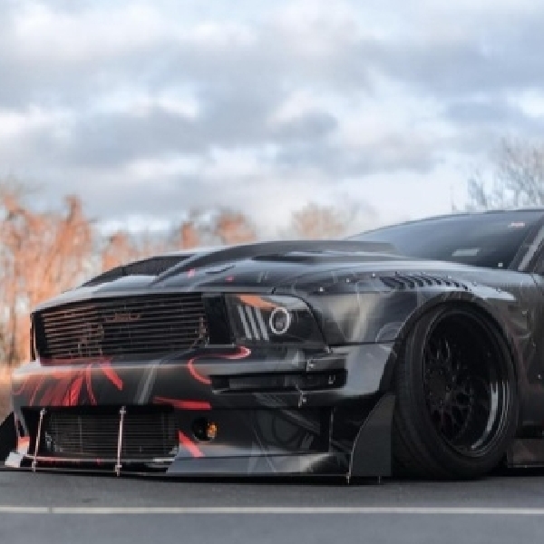 Berbaju Venom, Ford Mustang Boss 302 Tampil Liar Didukung Widebody Plus Sentuhan Racing