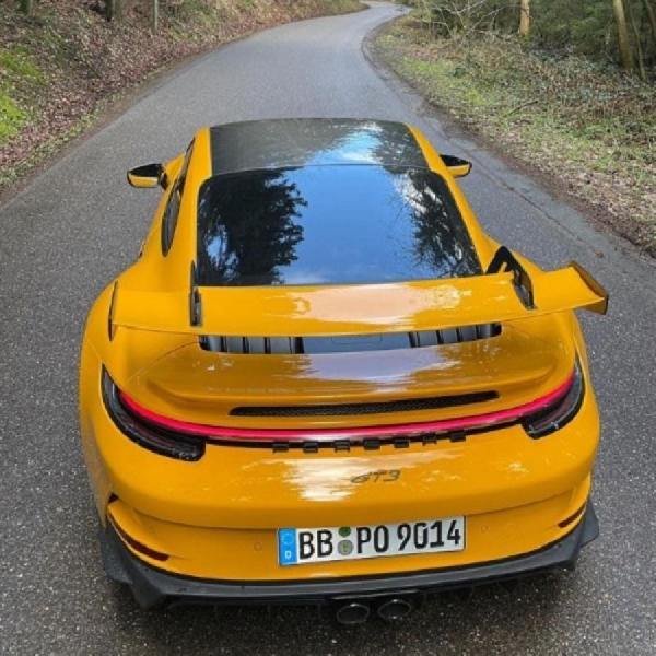 New Porsche 911 GT3 Tampak Sempurna Dalam Balutan Warna Kuning