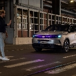 Opel Uji Coba Lampu Depan Bertenaga AI