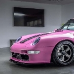 Si Pinky Porsche 911 By Gunther Werks, Warna Feminim Dialiri Darah Racing Sporty